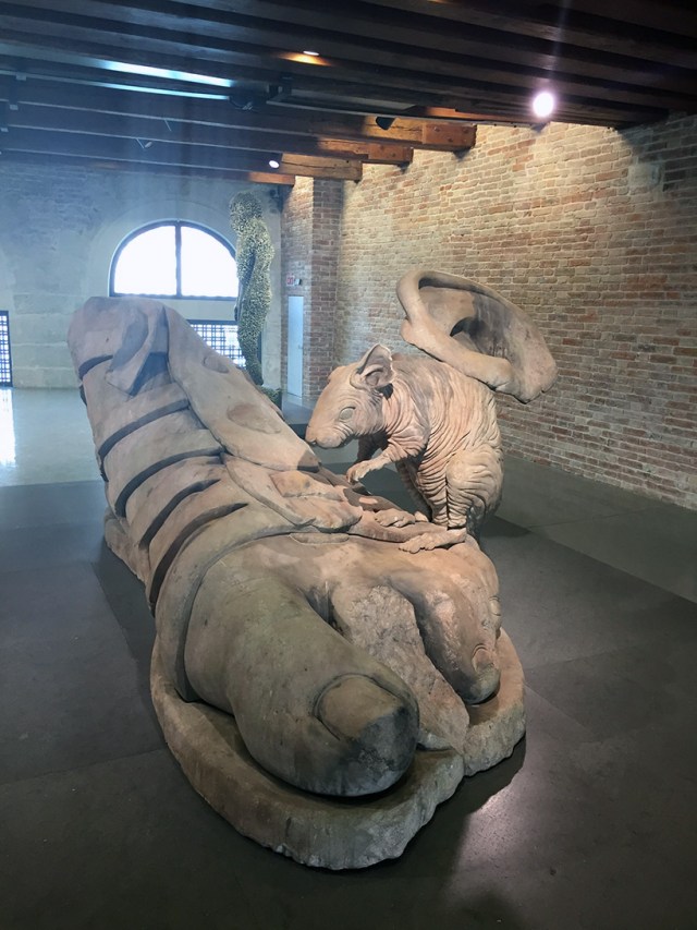 damien-hirst-exhibition-designboom-1