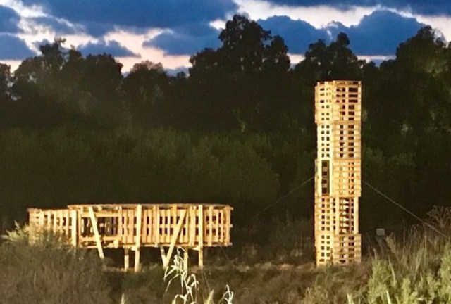 קיבוץ שוכב קיבוץ עומד.jpg