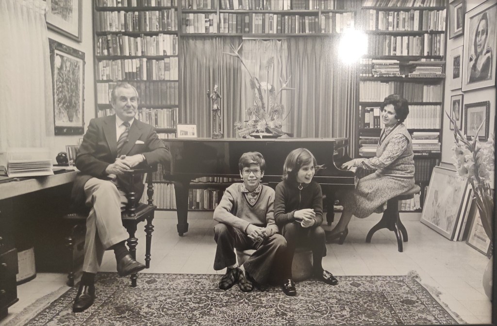 יעל רוזן, משפחת הרצוג, חיים, אורה, יצחק ורונית, 1975